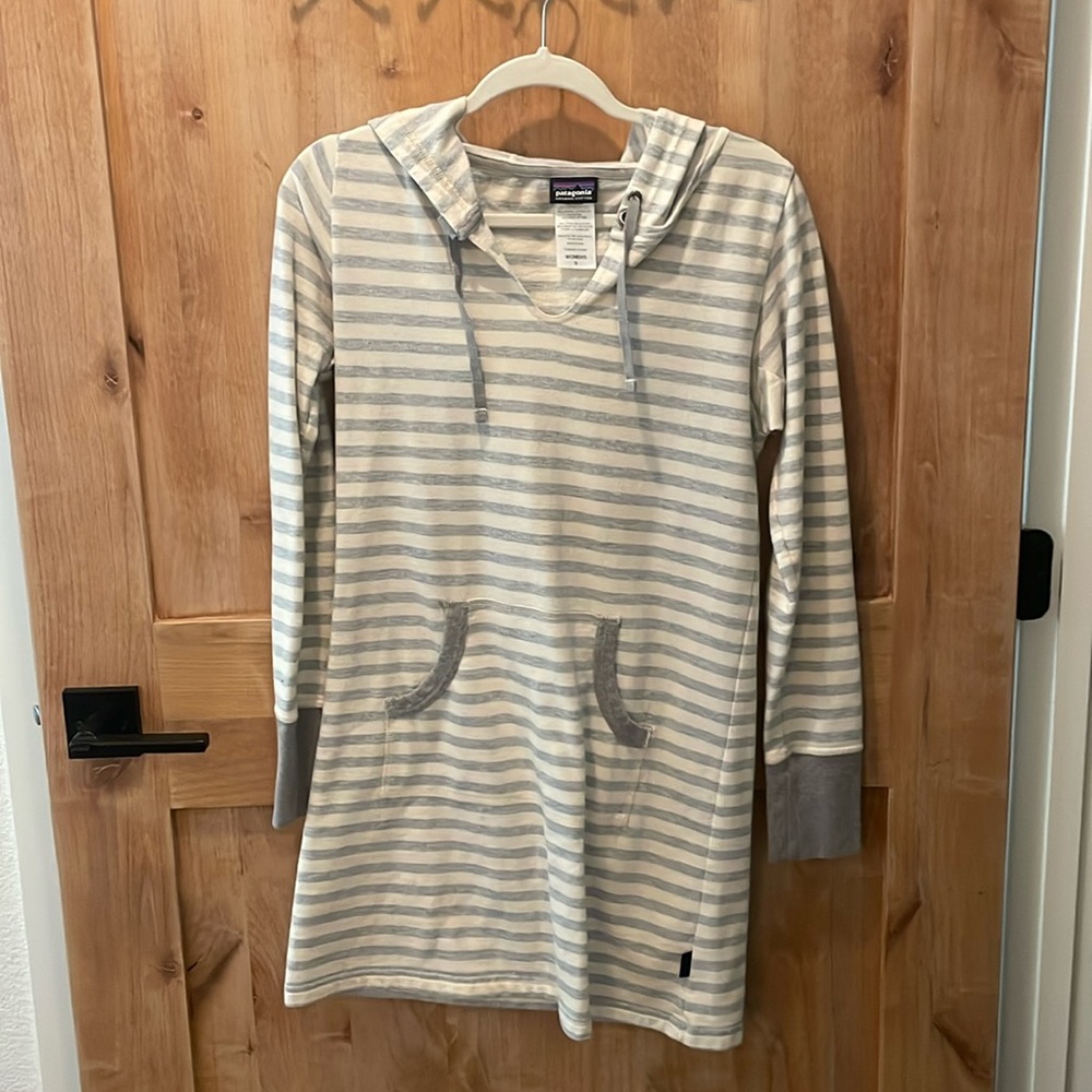 Women’s Patagonia white and grey hooded sweater dress
